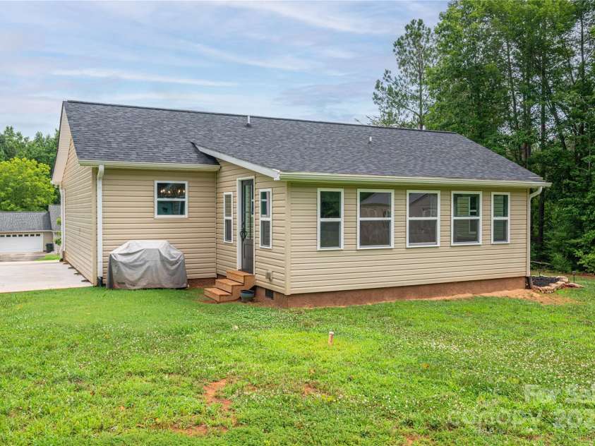 2921 Heavners Farm Court, Lincolnton, NC 28092.  MLS# CAR4274766, YatesRealty ID 25115. 