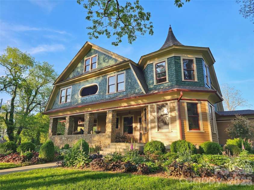 129 Woolsey Heights, Waynesville, NC 28786.  MLS# CAR4378782, YatesRealty ID 25116. 
