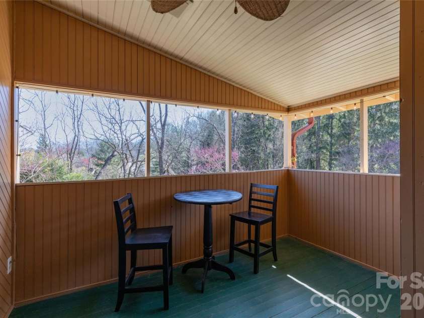 129 Woolsey Heights, Waynesville, NC 28786.  MLS# CAR4378782, YatesRealty ID 25116. 