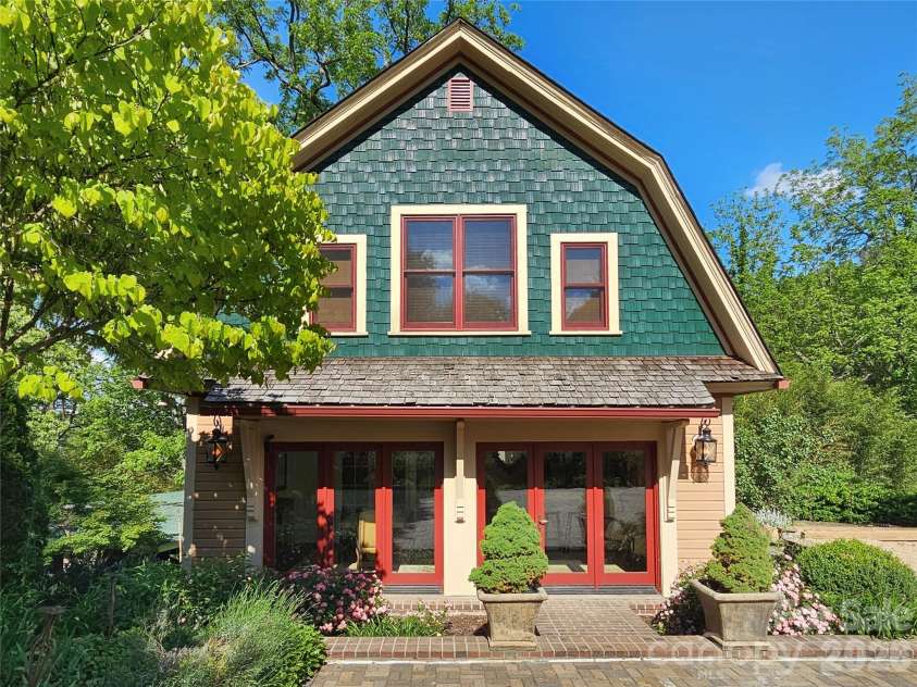 129 Woolsey Heights, Waynesville, NC 28786.  MLS# CAR4378782, YatesRealty ID 25116. 