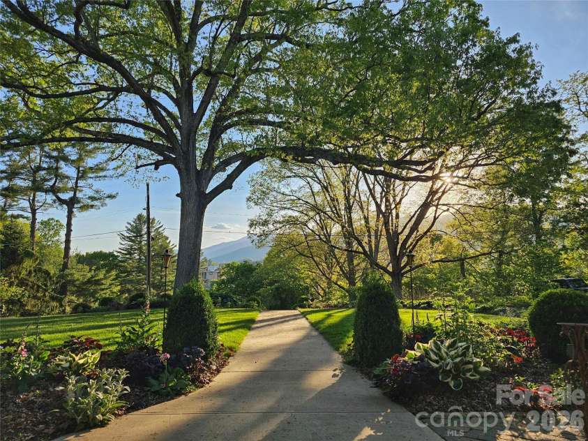 129 Woolsey Heights, Waynesville, NC 28786.  MLS# CAR4378782, YatesRealty ID 25116. 