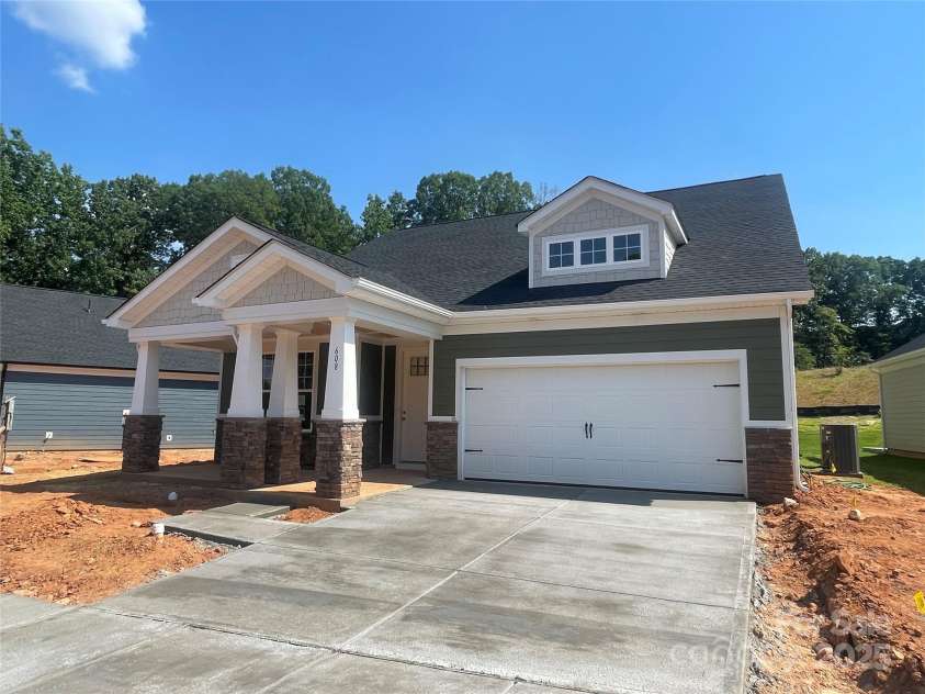 608 Banter Lane, Cramerton, NC 28032.  MLS# CAR4272608, YatesRealty ID 25116. 