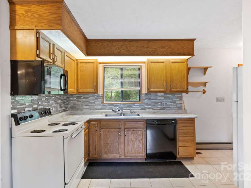 108 Deer Run Road, Mills River, NC 28759.  MLS# CAR4272417, YatesRealty ID 25118. 