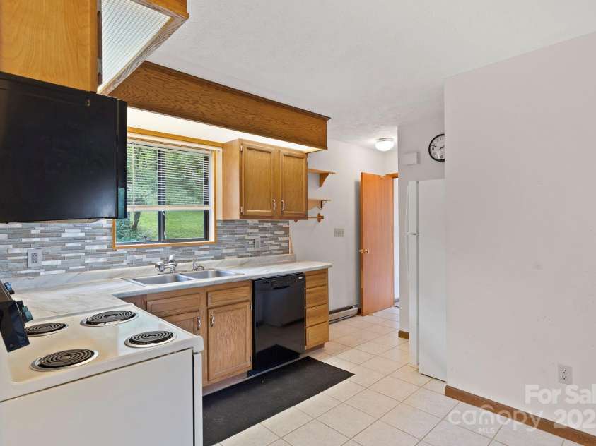 108 Deer Run Road, Mills River, NC 28759.  MLS# CAR4272417, YatesRealty ID 25118. 