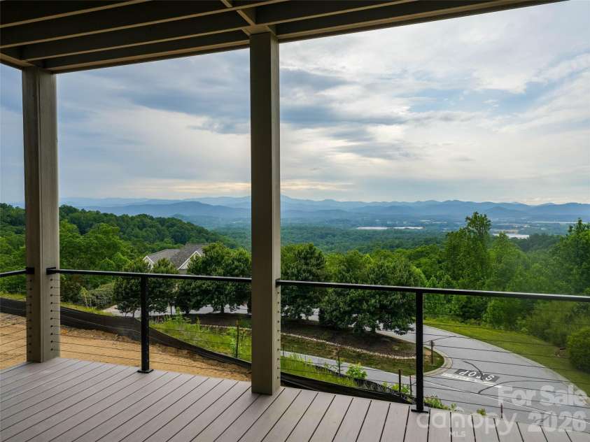 225 Coachman Drive, Hendersonville, NC 28791.  MLS# CAR4384111, YatesRealty ID 25118. 