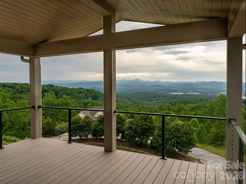 225 Coachman Drive, Hendersonville, NC 28791.  MLS# CAR4384111, YatesRealty ID 25118. 