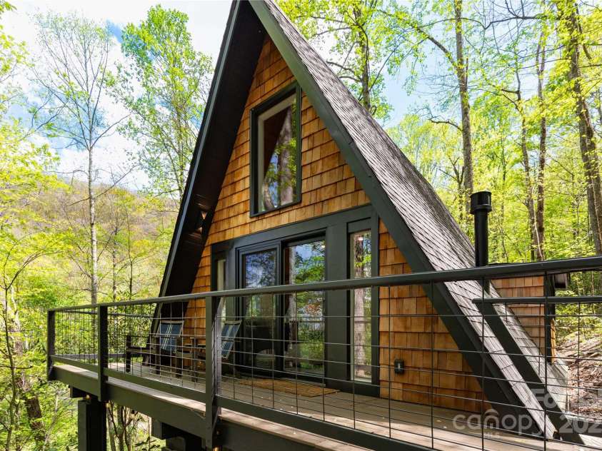 59 Lost Cove, Waynesville, NC 28785.  MLS# CAR4252422, YatesRealty ID 2512. 
