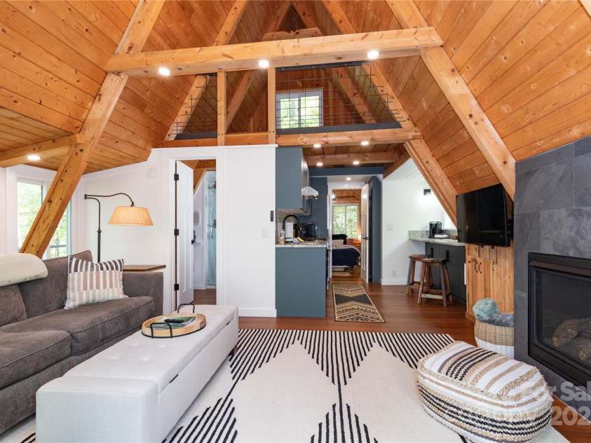 59 Lost Cove, Waynesville, NC 28785.  MLS# CAR4252422, YatesRealty ID 2512. 