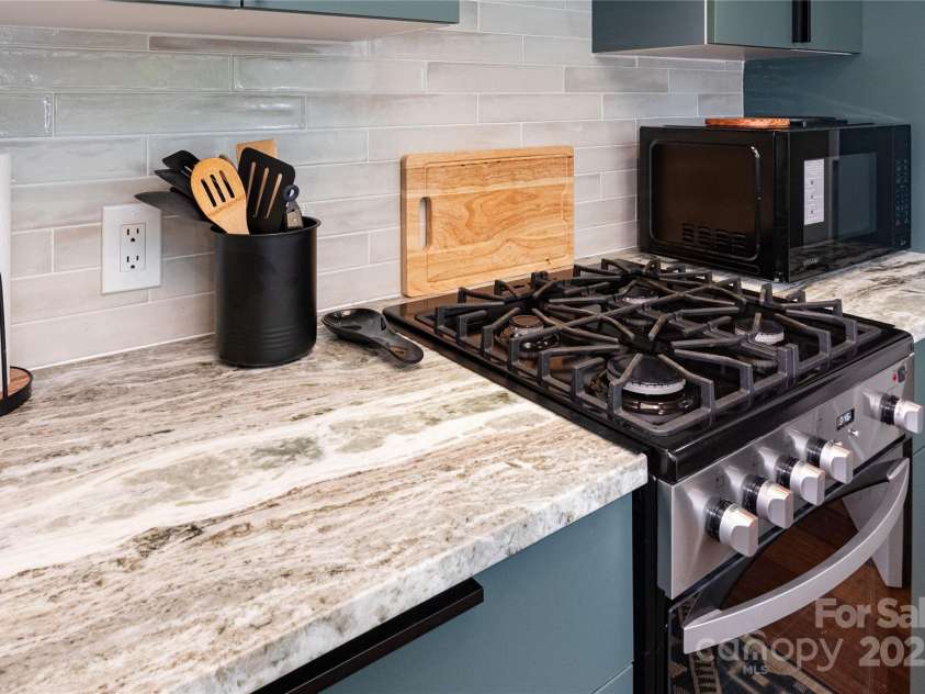 59 Lost Cove, Waynesville, NC 28785.  MLS# CAR4252422, YatesRealty ID 2512. 