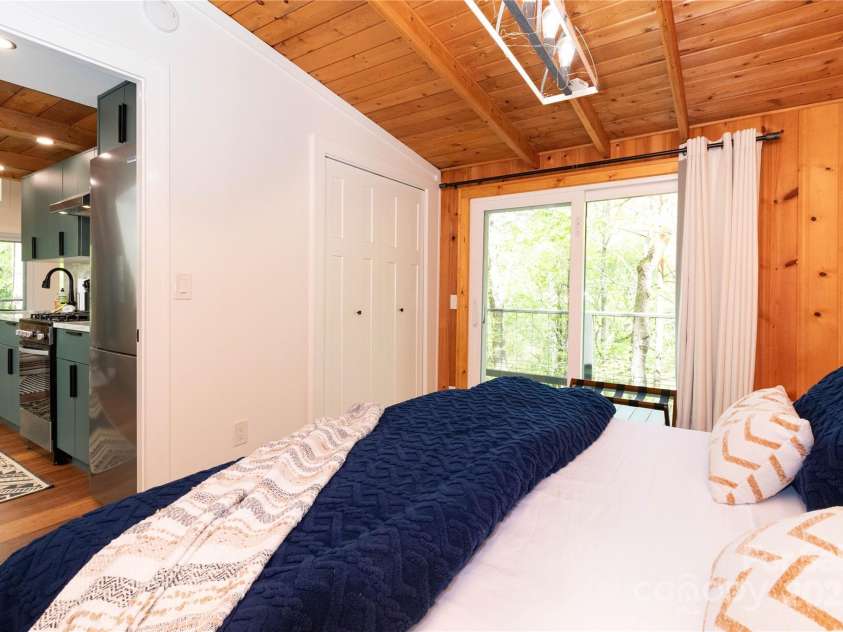 59 Lost Cove, Waynesville, NC 28785.  MLS# CAR4252422, YatesRealty ID 2512. 