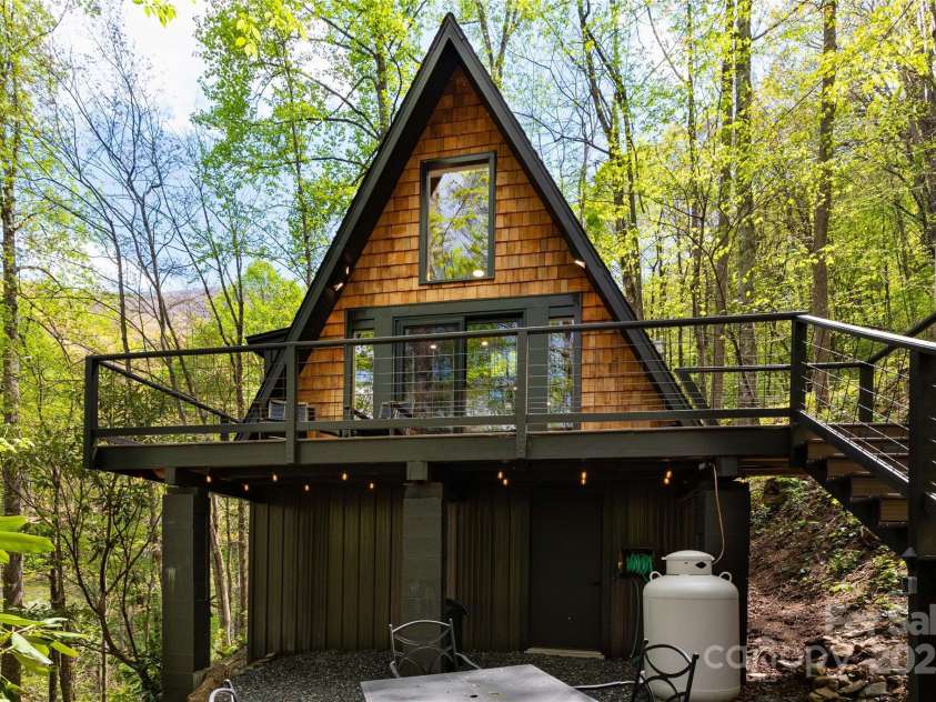 59 Lost Cove, Waynesville, NC 28785.  MLS# CAR4252422, YatesRealty ID 2512. 