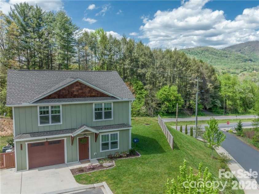 101 Towne Place, Clyde, NC 28721.  MLS# CAR4385048, YatesRealty ID 25120. 