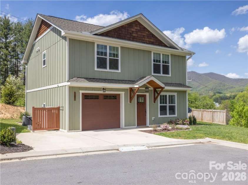 101 Towne Place, Clyde, NC 28721.  MLS# CAR4385048, YatesRealty ID 25120. 