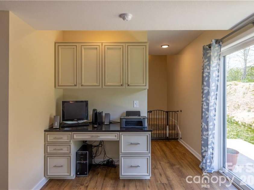 101 Towne Place, Clyde, NC 28721.  MLS# CAR4385048, YatesRealty ID 25120. 