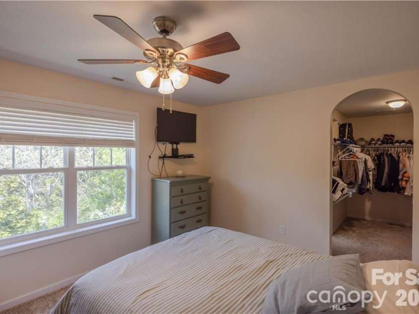 101 Towne Place, Clyde, NC 28721.  MLS# CAR4385048, YatesRealty ID 25120. 