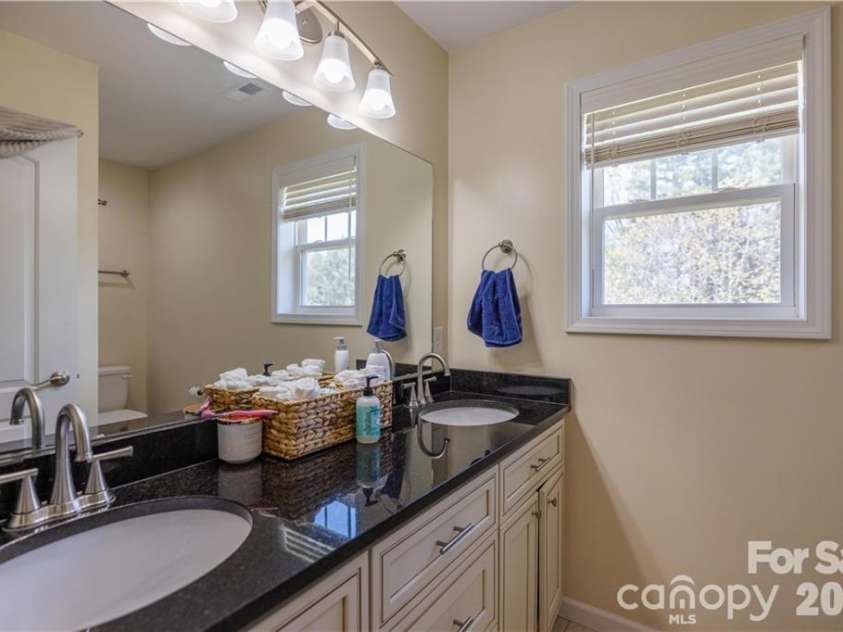 101 Towne Place, Clyde, NC 28721.  MLS# CAR4385048, YatesRealty ID 25120. 