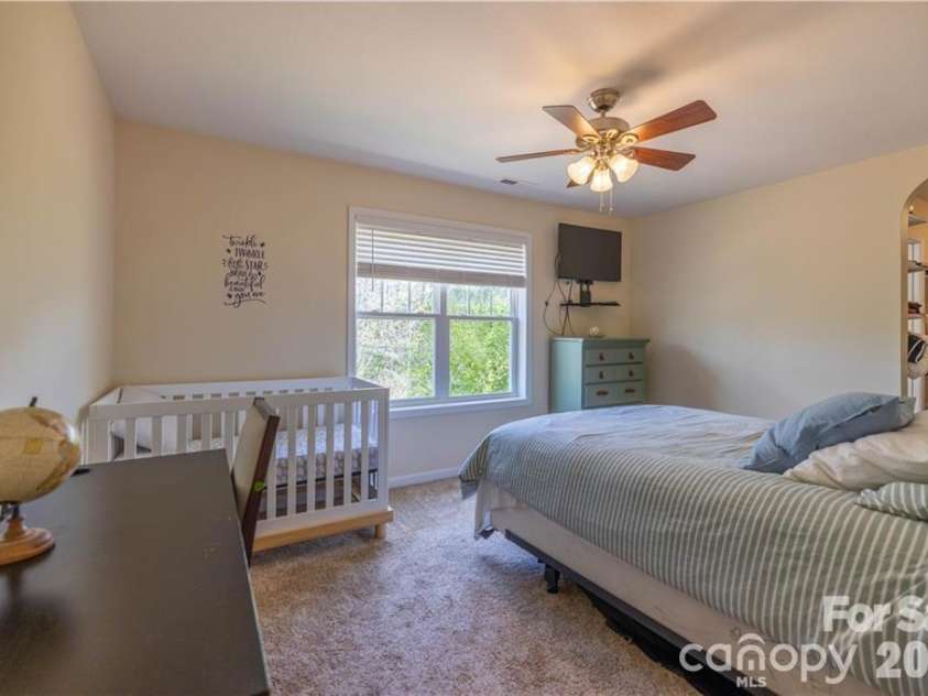 101 Towne Place, Clyde, NC 28721.  MLS# CAR4385048, YatesRealty ID 25120. 