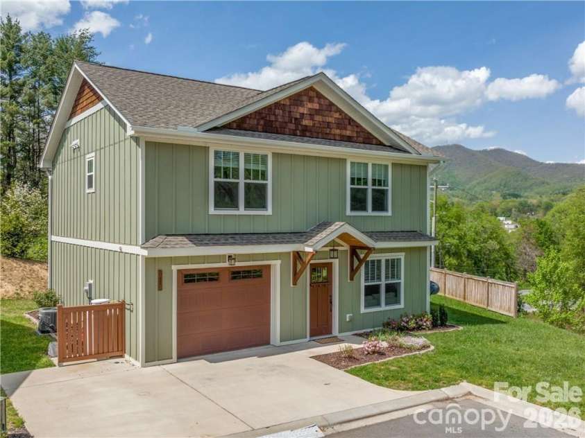 101 Towne Place, Clyde, NC 28721.  MLS# CAR4385048, YatesRealty ID 25120. 