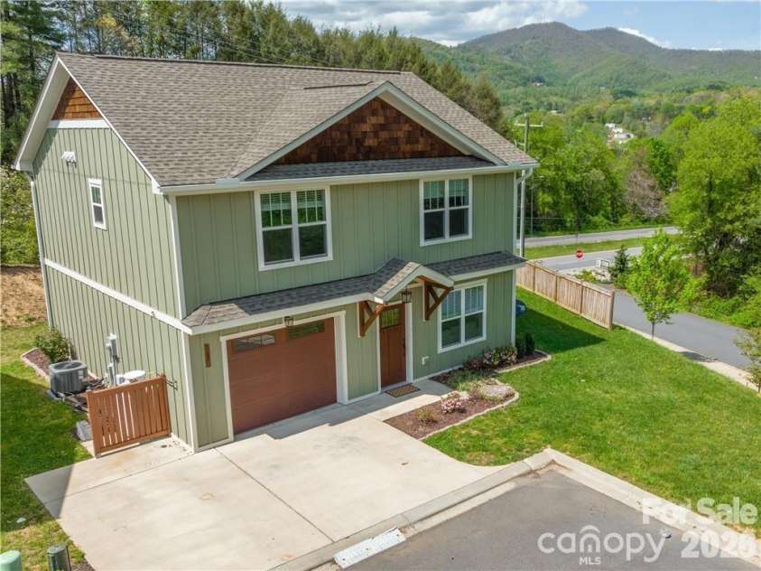 101 Towne Place, Clyde, NC 28721.  MLS# CAR4385048, YatesRealty ID 25120. 