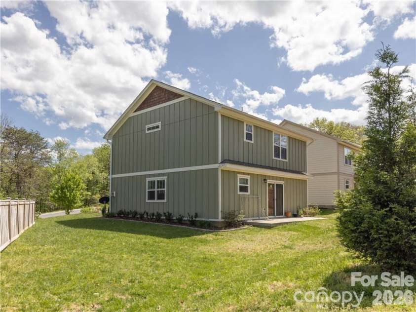 101 Towne Place, Clyde, NC 28721.  MLS# CAR4385048, YatesRealty ID 25120. 