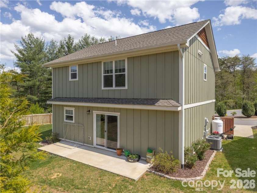 101 Towne Place, Clyde, NC 28721.  MLS# CAR4385048, YatesRealty ID 25120. 