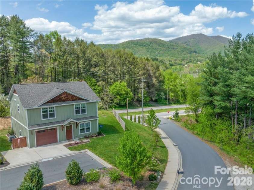 101 Towne Place, Clyde, NC 28721.  MLS# CAR4385048, YatesRealty ID 25120. 