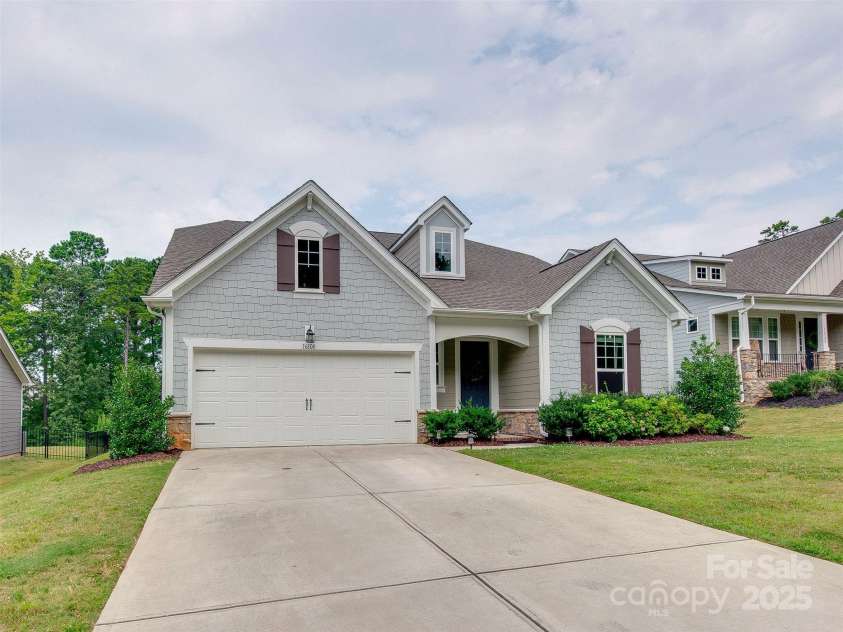 16108 Langston Drive, Charlotte, NC 28278.  MLS# CAR4273145, YatesRealty ID 25120. 