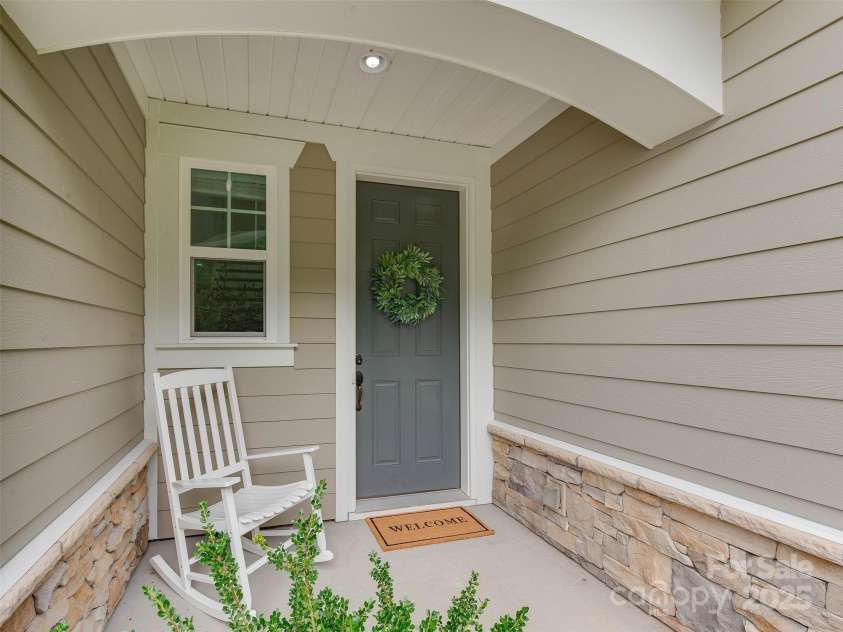 16108 Langston Drive, Charlotte, NC 28278.  MLS# CAR4273145, YatesRealty ID 25120. 