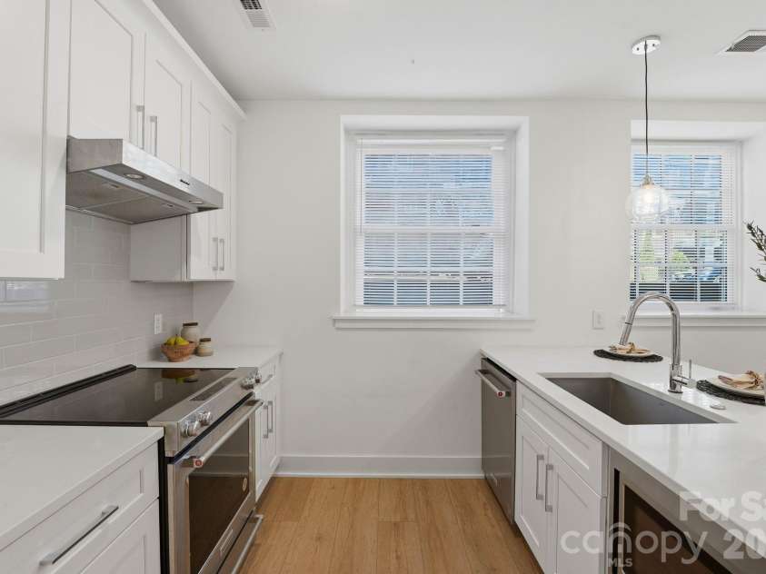 201 Grandin Road, Charlotte, NC 28208.  MLS# CAR4374290, YatesRealty ID 25121. 