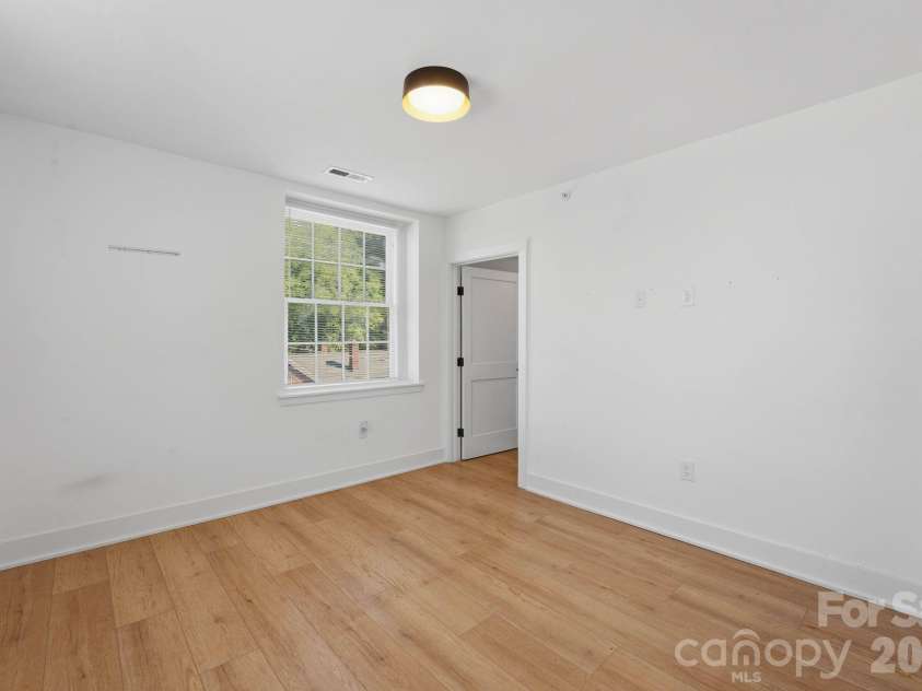 201 Grandin Road, Charlotte, NC 28208.  MLS# CAR4374290, YatesRealty ID 25121. 