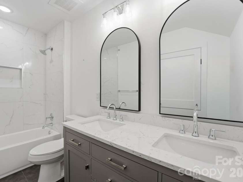 201 Grandin Road, Charlotte, NC 28208.  MLS# CAR4374290, YatesRealty ID 25121. 