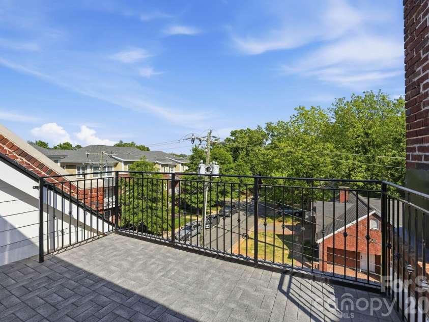 201 Grandin Road, Charlotte, NC 28208.  MLS# CAR4374290, YatesRealty ID 25121. 