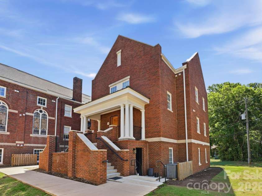 201 Grandin Road, Charlotte, NC 28208.  MLS# CAR4374290, YatesRealty ID 25121. 