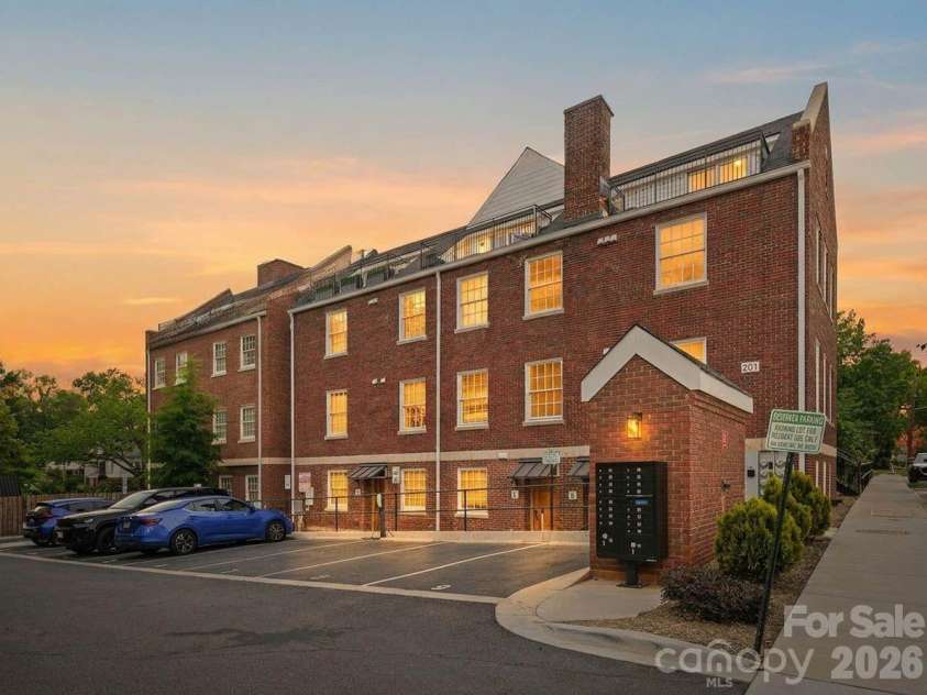 201 Grandin Road, Charlotte, NC 28208.  MLS# CAR4374290, YatesRealty ID 25121. 