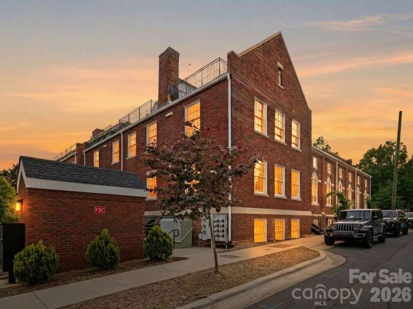 201 Grandin Road, Charlotte, NC 28208.  MLS# CAR4374290, YatesRealty ID 25121. 