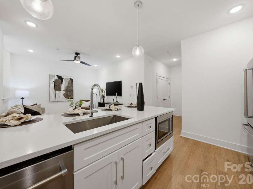 201 Grandin Road, Charlotte, NC 28208.  MLS# CAR4374325, YatesRealty ID 25121. 