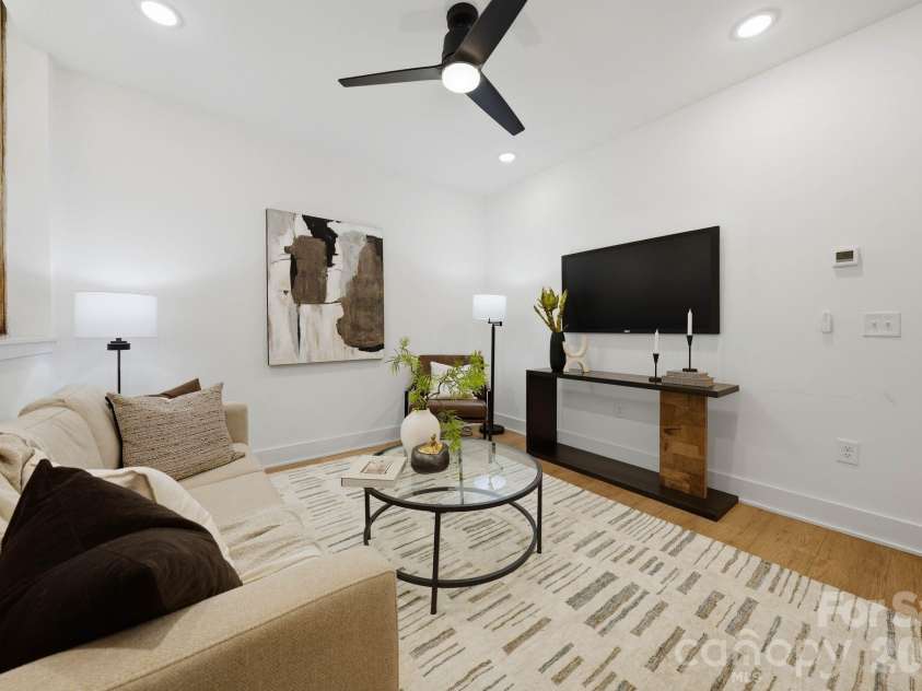 201 Grandin Road, Charlotte, NC 28208.  MLS# CAR4374325, YatesRealty ID 25121. 