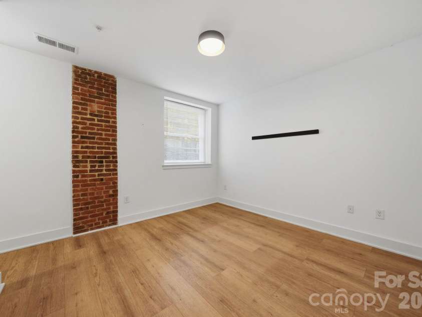 201 Grandin Road, Charlotte, NC 28208.  MLS# CAR4374325, YatesRealty ID 25121. 