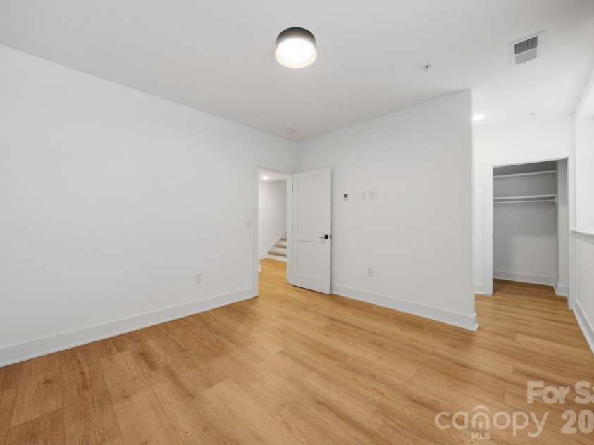 201 Grandin Road, Charlotte, NC 28208.  MLS# CAR4374325, YatesRealty ID 25121. 