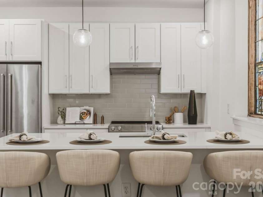 201 Grandin Road, Charlotte, NC 28208.  MLS# CAR4374325, YatesRealty ID 25121. 