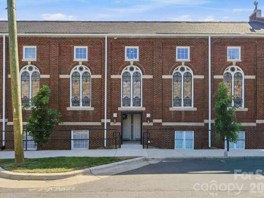 201 Grandin Road, Charlotte, NC 28208.  MLS# CAR4374325, YatesRealty ID 25121. 