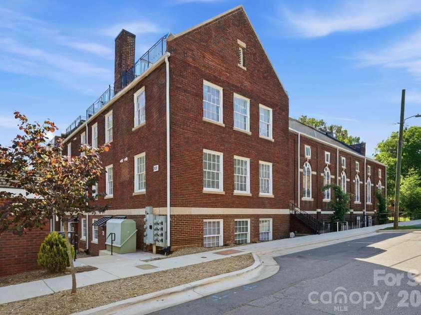 201 Grandin Road, Charlotte, NC 28208.  MLS# CAR4374325, YatesRealty ID 25121. 