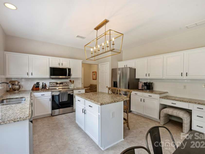 7930 Lancken Drive, Charlotte, NC 28277.  MLS# CAR4278495, YatesRealty ID 25122. 
