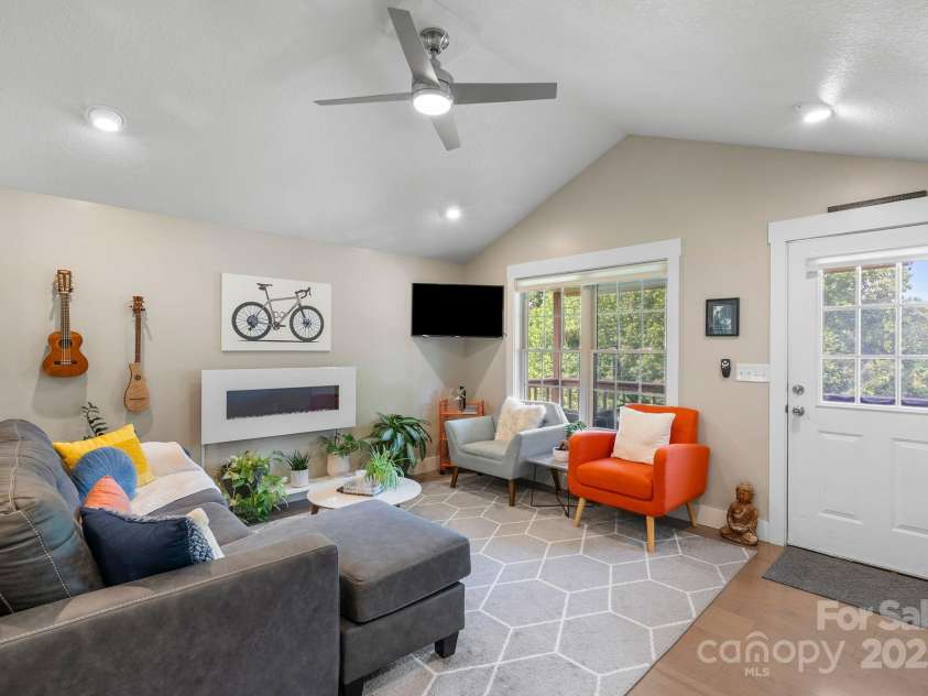 12 Buckshot Ridge Drive, Asheville, NC 28804.  MLS# CAR4276136, YatesRealty ID 25125. 