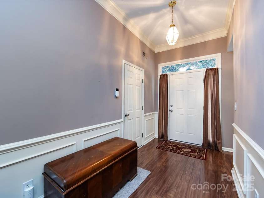 118 Long Creek Parkway, Charlotte, NC 28214.  MLS# CAR4279474, YatesRealty ID 25126. 