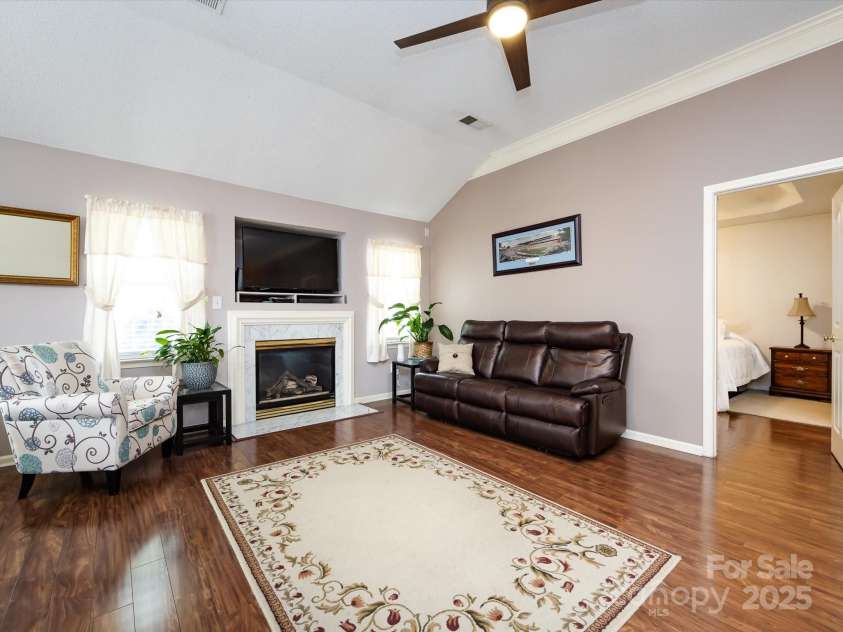 118 Long Creek Parkway, Charlotte, NC 28214.  MLS# CAR4279474, YatesRealty ID 25126. 