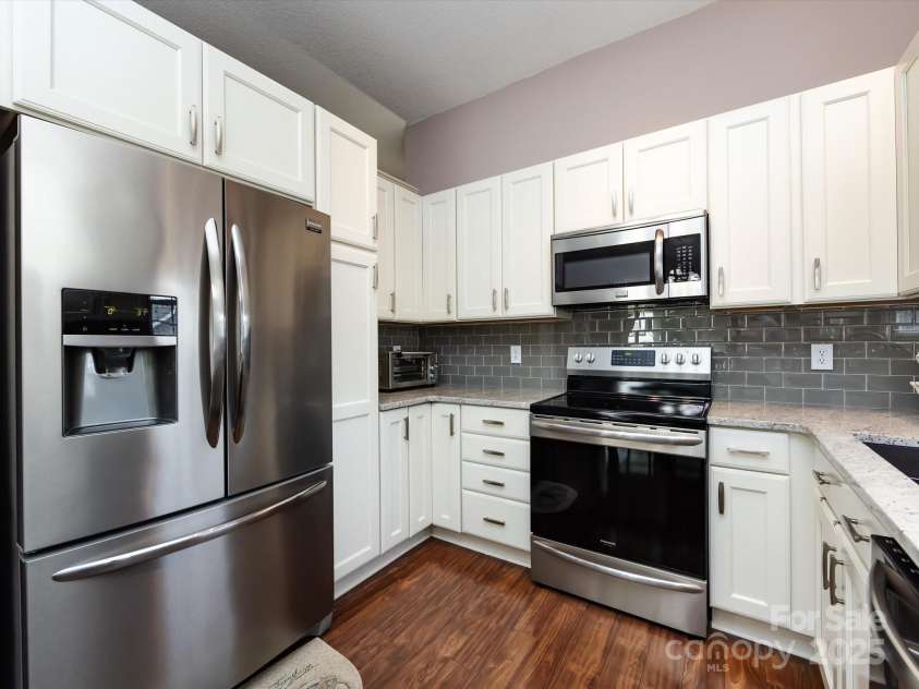 118 Long Creek Parkway, Charlotte, NC 28214.  MLS# CAR4279474, YatesRealty ID 25126. 