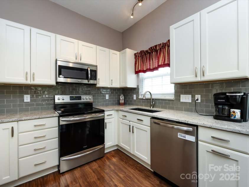 118 Long Creek Parkway, Charlotte, NC 28214.  MLS# CAR4279474, YatesRealty ID 25126. 