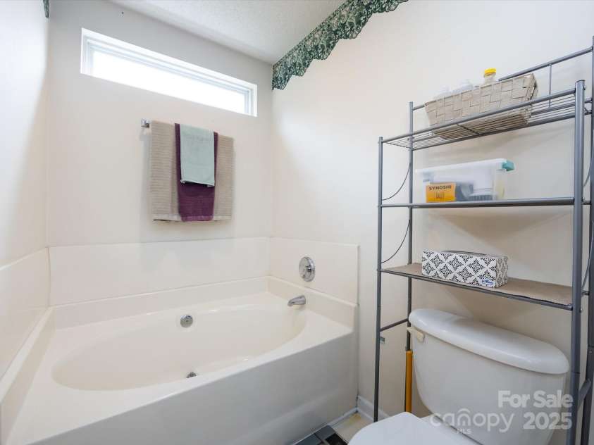 118 Long Creek Parkway, Charlotte, NC 28214.  MLS# CAR4279474, YatesRealty ID 25126. 