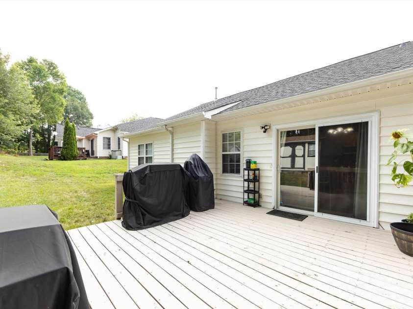 118 Long Creek Parkway, Charlotte, NC 28214.  MLS# CAR4279474, YatesRealty ID 25126. 